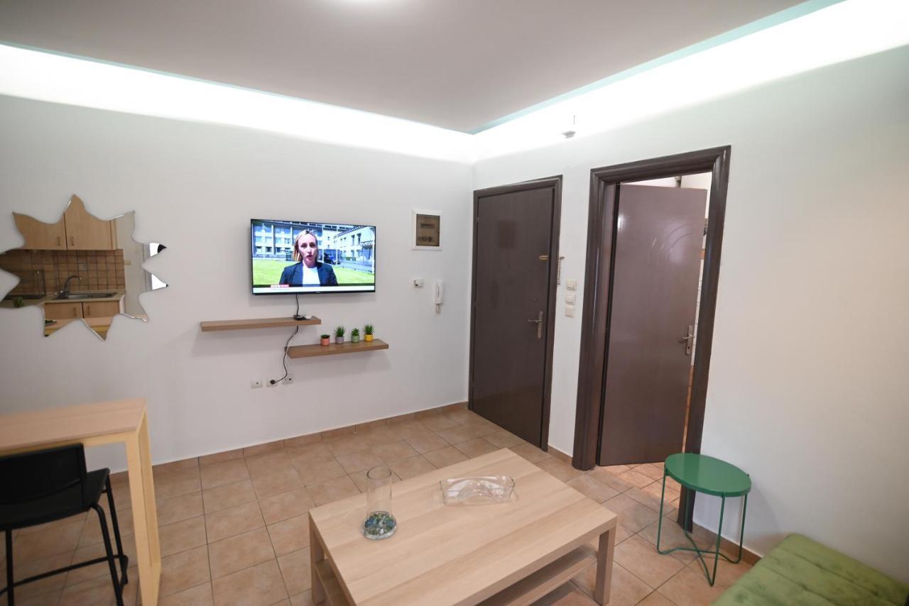 The Whole Packet B1 Center With Parking Apartment *